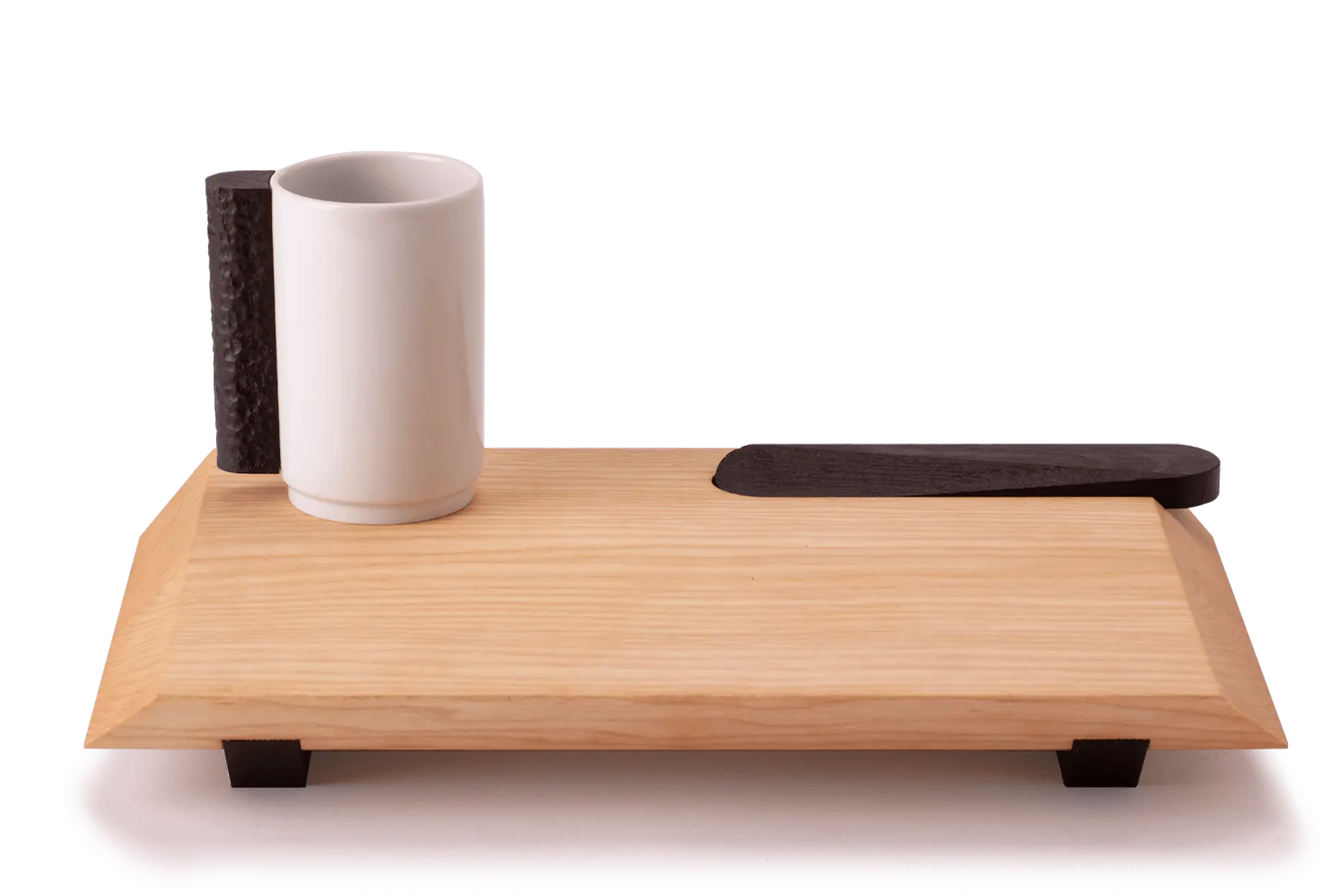Flatlay-Aufnahme des minimalistischen Frühstückssets 'Aufgestrichen' – Industriedesign von Janick Entrop mit nachhaltigen Materialien.