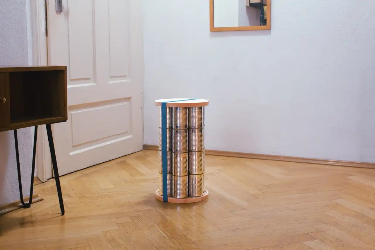 Nachhaltiger Designstuhl 'CAN_SIT' aus recycelten Materialien – Janick Entrop, Produktdesign München.