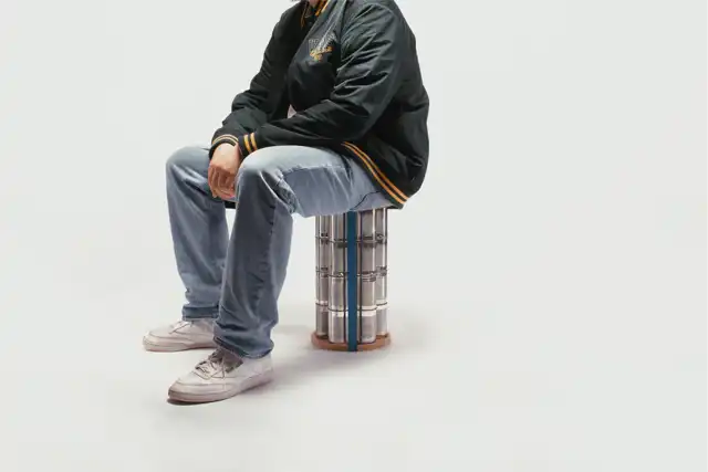 Modell des nachhaltigen Möbelprojekts 'CAN_SIT' von Janick Entrop – innovatives Industriedesign mit recycelten Materialien.