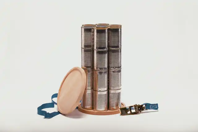 Detailansicht des 'CAN_SIT'-Stuhls von Janick Entrop – Industriedesign mit kreativer Materialwiederverwendung.