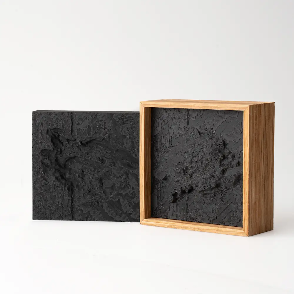 Produktdesign von Janick Entrop: Abbildung einer VHS-Kamera mit ArUco-Marker zur Auslösung der Videoaufnahme.